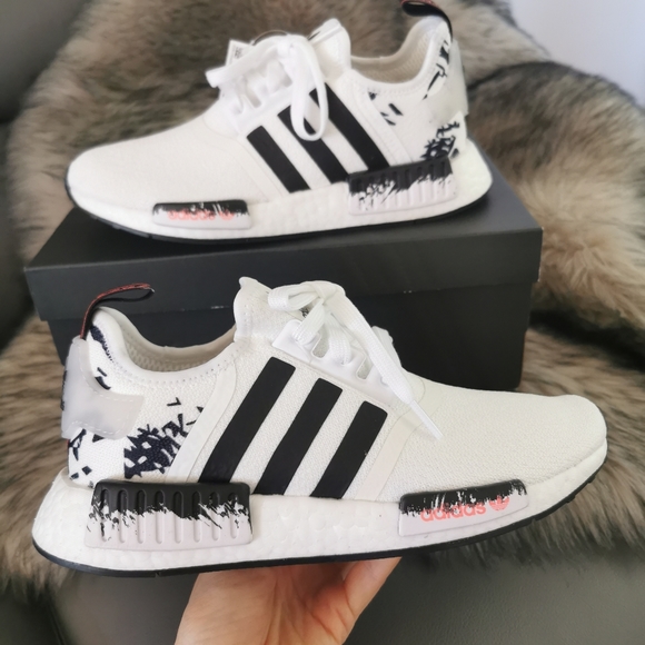 nmd r1 black graffiti